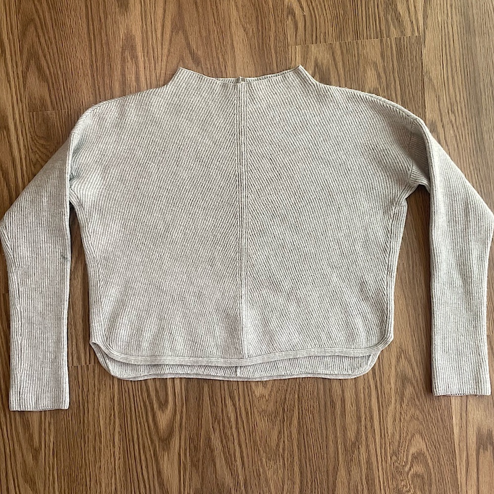 Aritzia Babaton Crop Sweater
